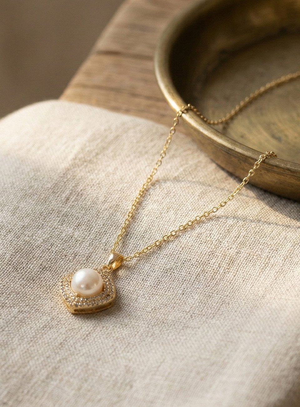 Elegant Gold-Plated Square Halo Pearl Pendant Necklace with Premium Cubic Zirconia