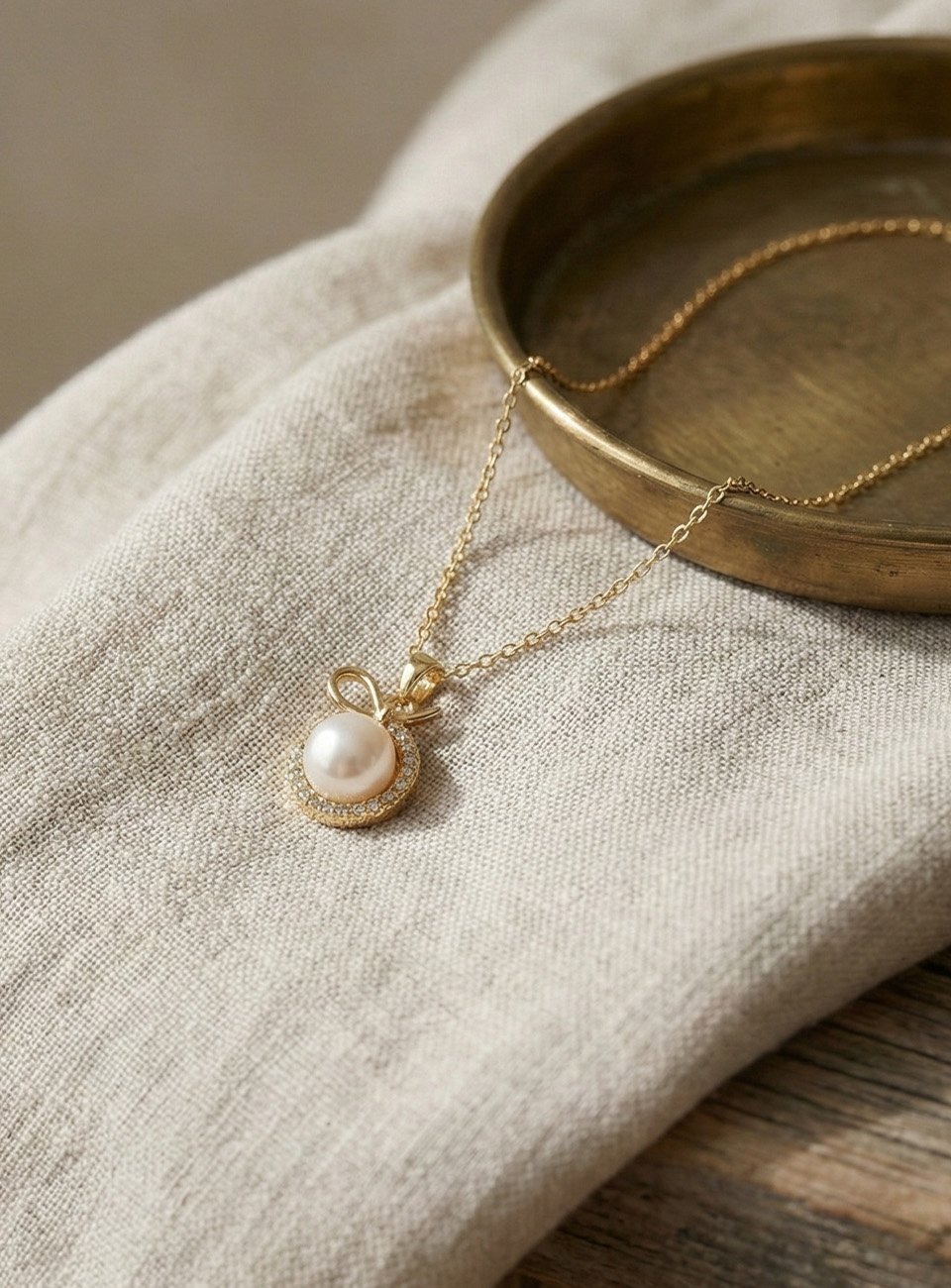 Pearl Pendant Necklace with Zircon Halo and Bow Detail