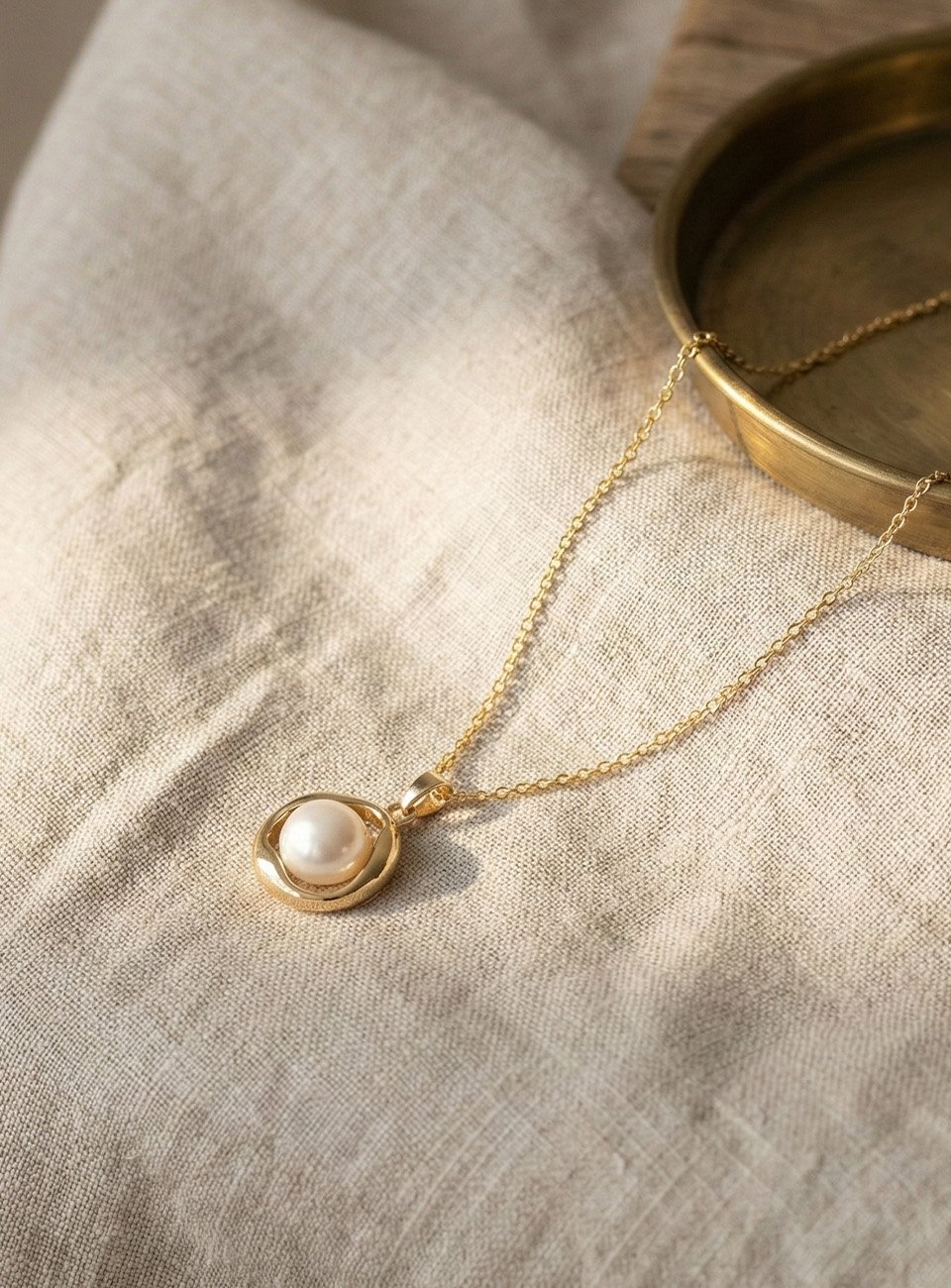 Minimalist Single Pearl Necklace with Organic Gold Frame