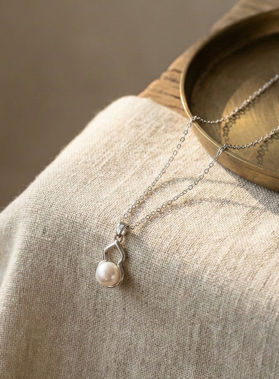 Silver Gourd Pearl Pendant Necklace for Women