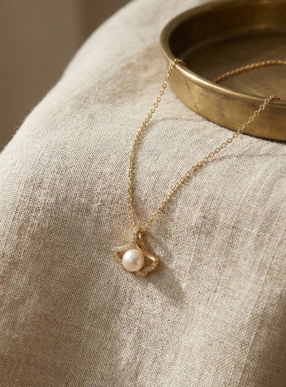 Ginkgo Leaf Pearl Necklace – Sparkling Zircon Accents for Women