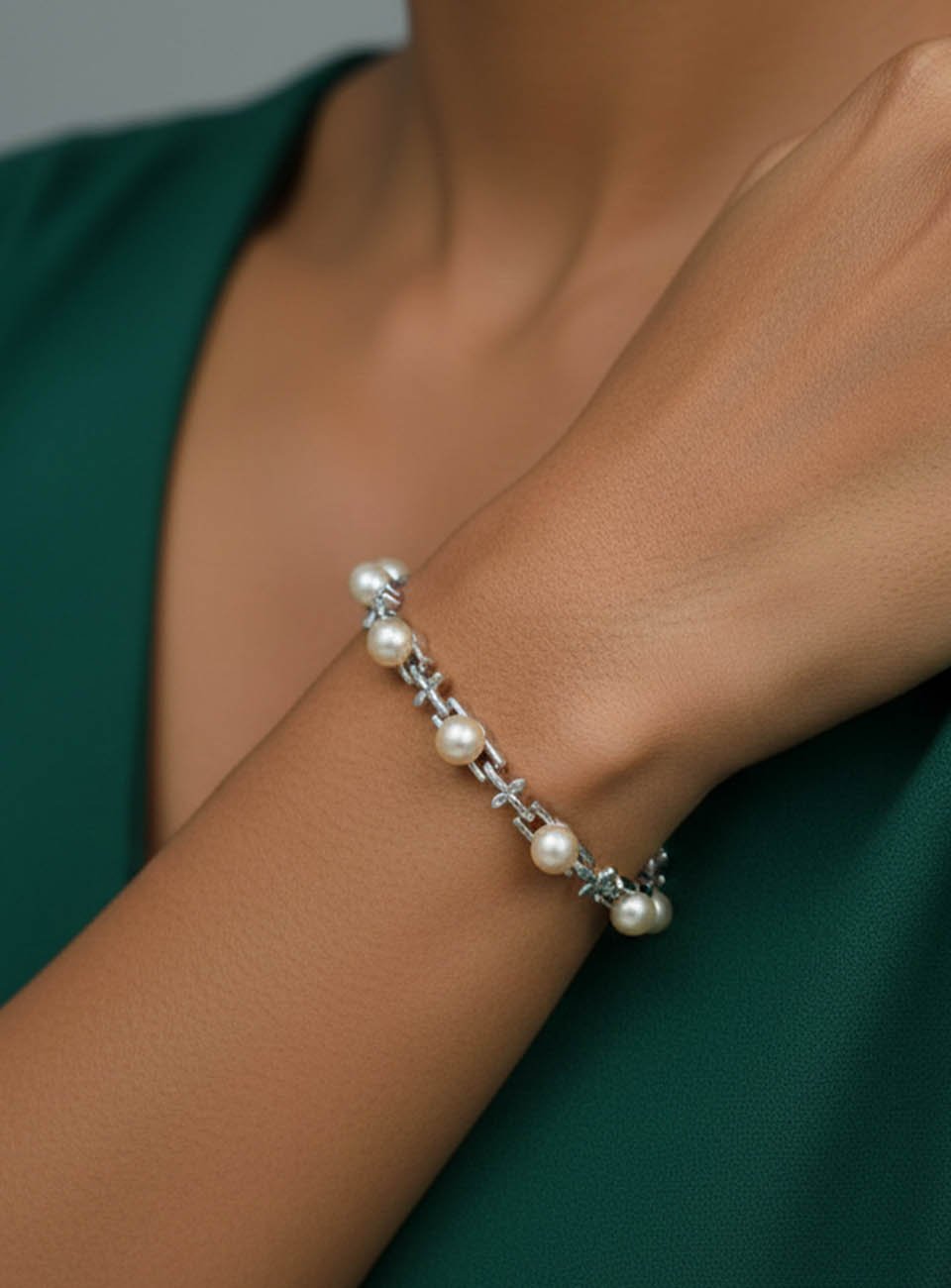 Champagne Pearl & Silver-Toned Criss-Cross Link Bracelet