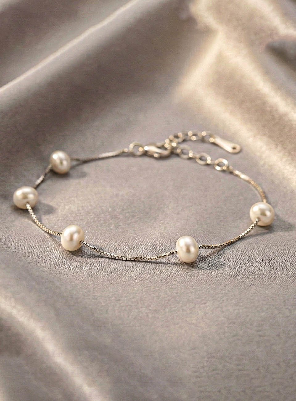 Elegant Floating Pearl Station Bracelet – Silver-Toned Minimalist Chain