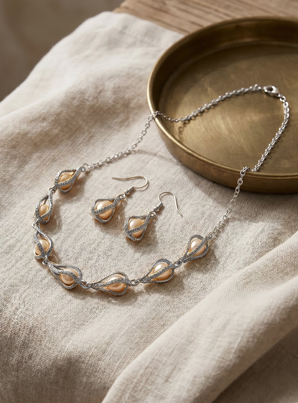 Elegant Mother of Pearl Jewelry Set – Silver-Plated Necklace, Earrings & Bracelet